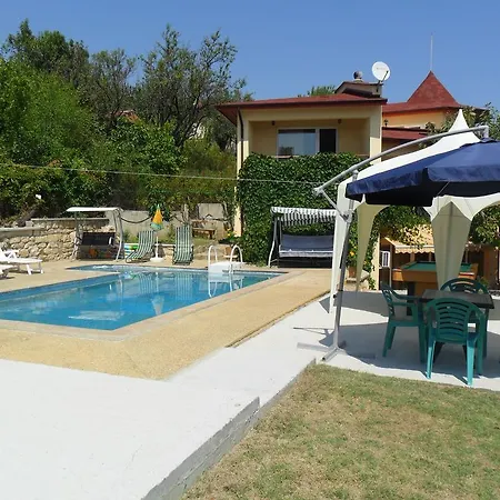 Part Of The House In The Apple Garden Βάρνα