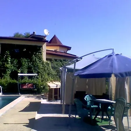 Part Of The House In The Apple Garden Βάρνα