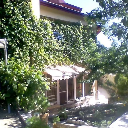 Πανσιόν Part Of The House In The Apple Garden